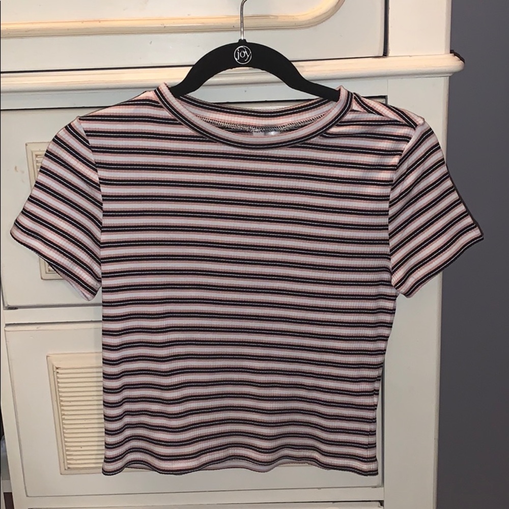 Very cute cropped shirt